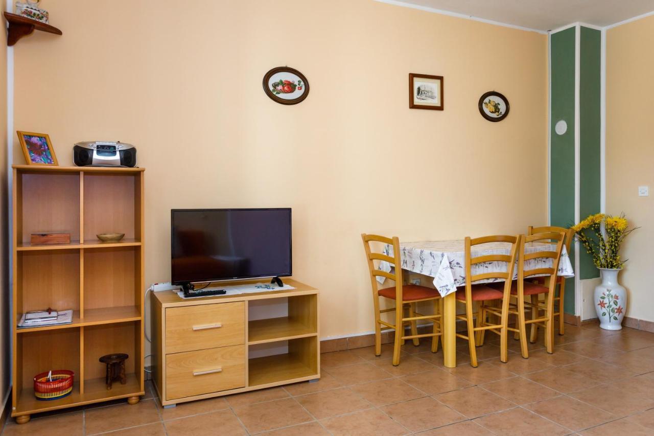 Apartment With A Parking Space Kornic, Krk - 5306 *